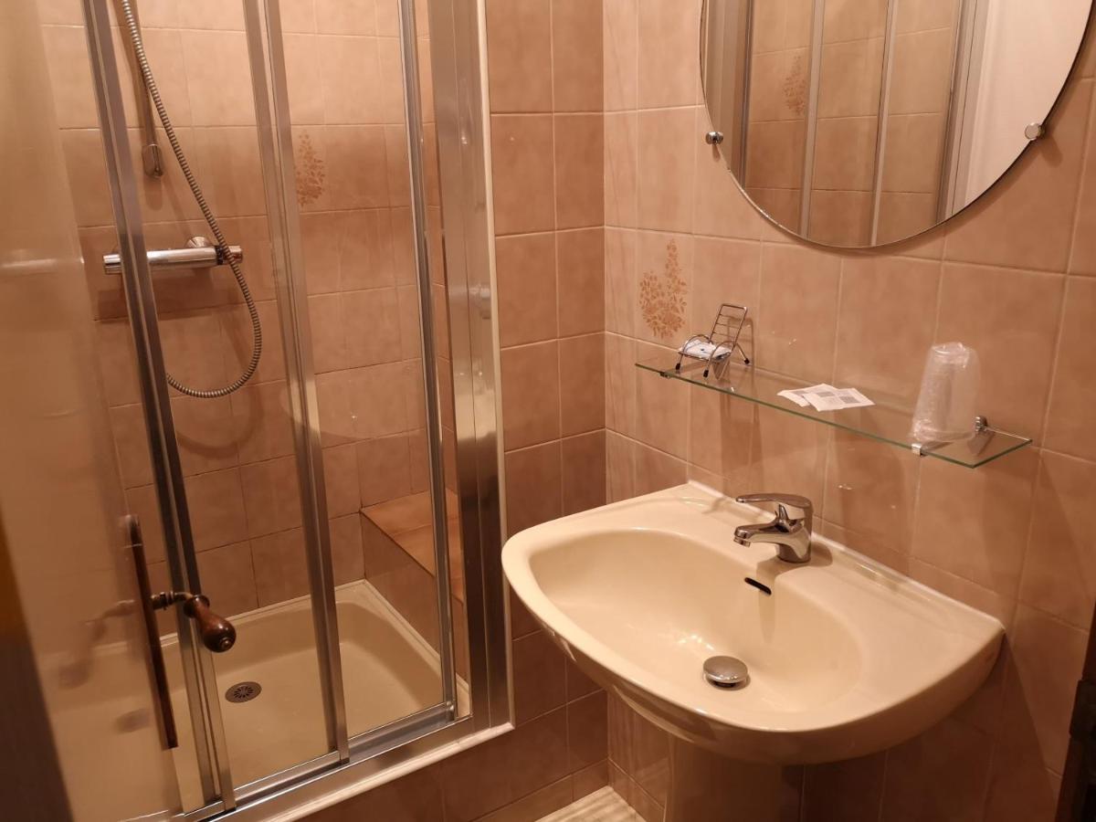 アンクトヴィル Manoir De La Foulerie Bed & Breakfast エクステリア 写真